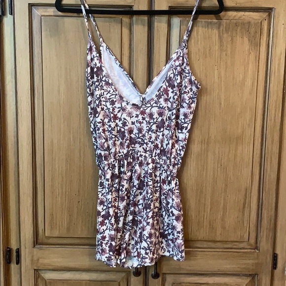 Patterned Romper - Picture 3 of 5